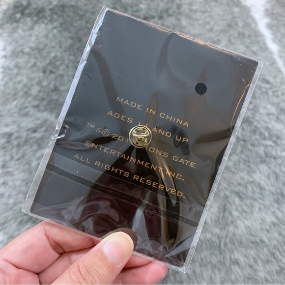 NWT The Hunger Games Mockingjay Part 2 Pin - Picture 5 of 7